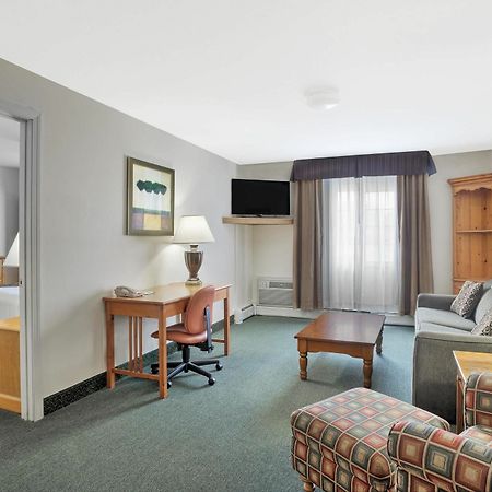 Baymont By Wyndham Essex Burlington Area Hotel Kültér fotó