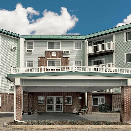 Baymont By Wyndham Essex Burlington Area Hotel Kültér fotó
