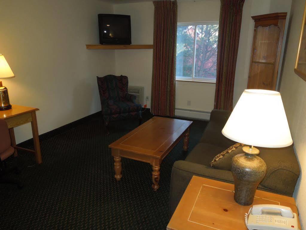 Baymont By Wyndham Essex Burlington Area Hotel Kültér fotó