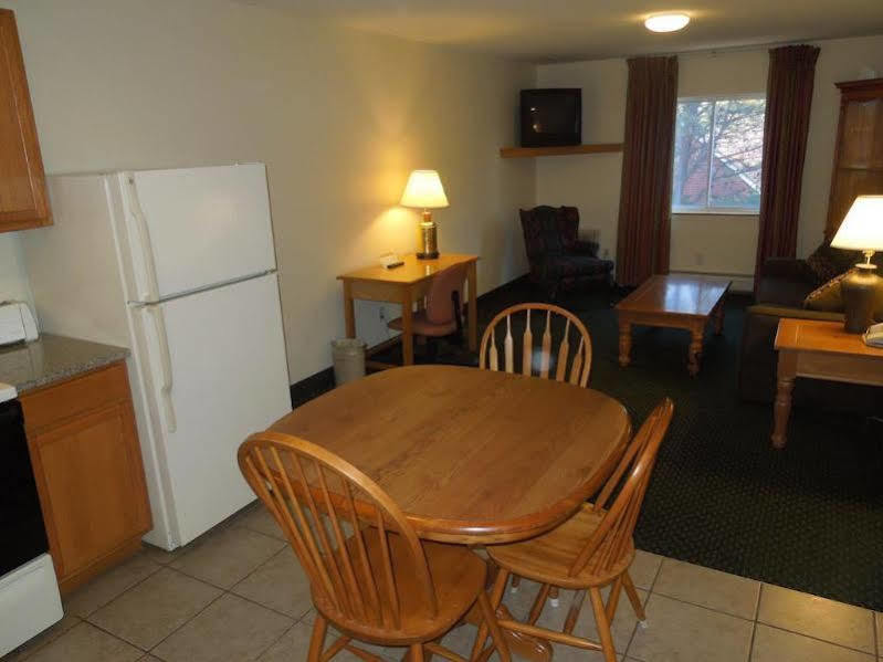 Baymont By Wyndham Essex Burlington Area Hotel Kültér fotó