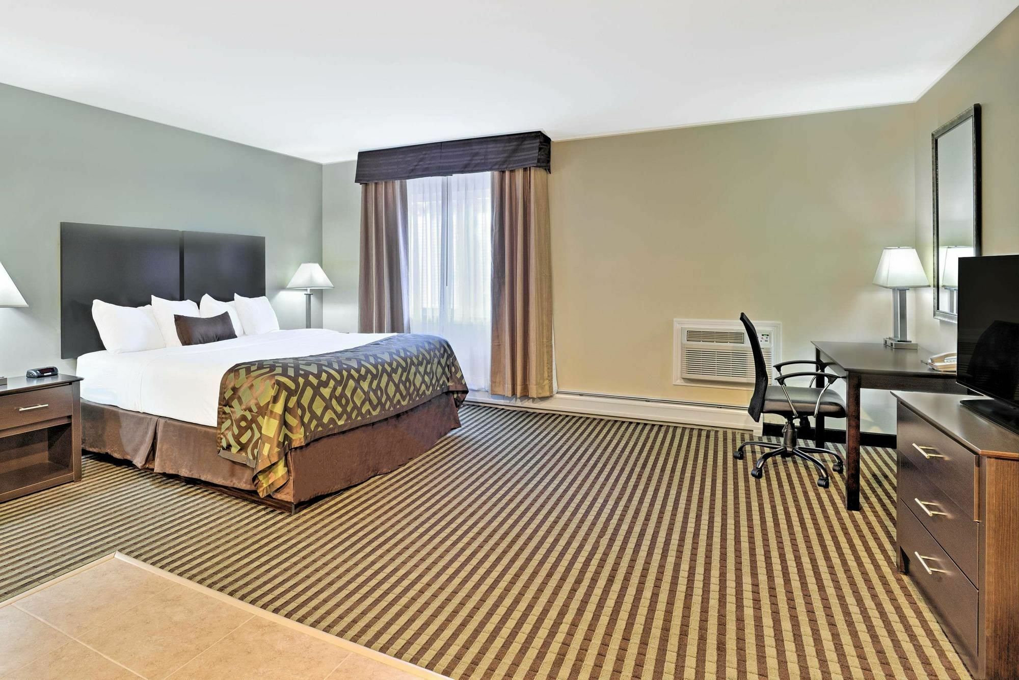 Baymont By Wyndham Essex Burlington Area Hotel Kültér fotó