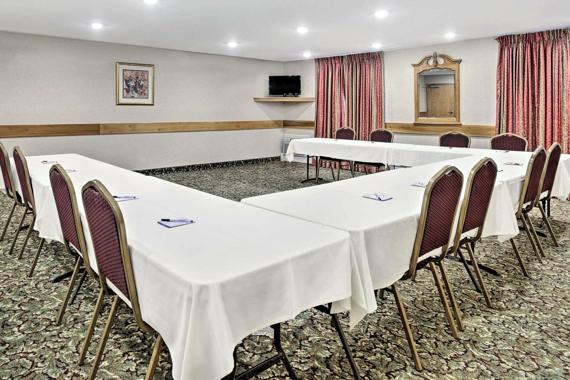 Baymont By Wyndham Essex Burlington Area Hotel Kültér fotó