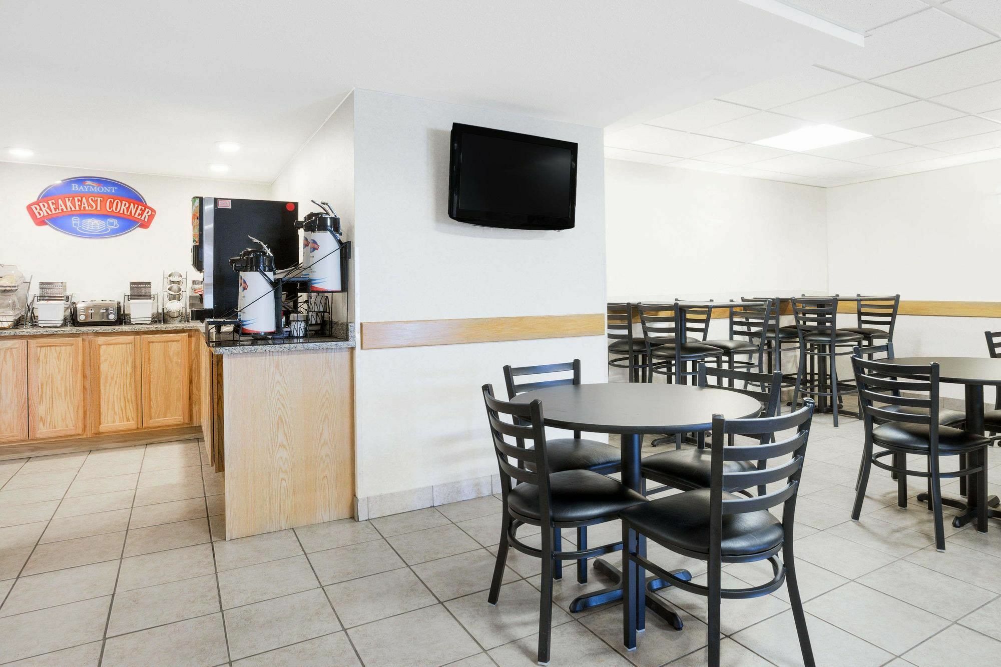 Baymont By Wyndham Essex Burlington Area Hotel Kültér fotó