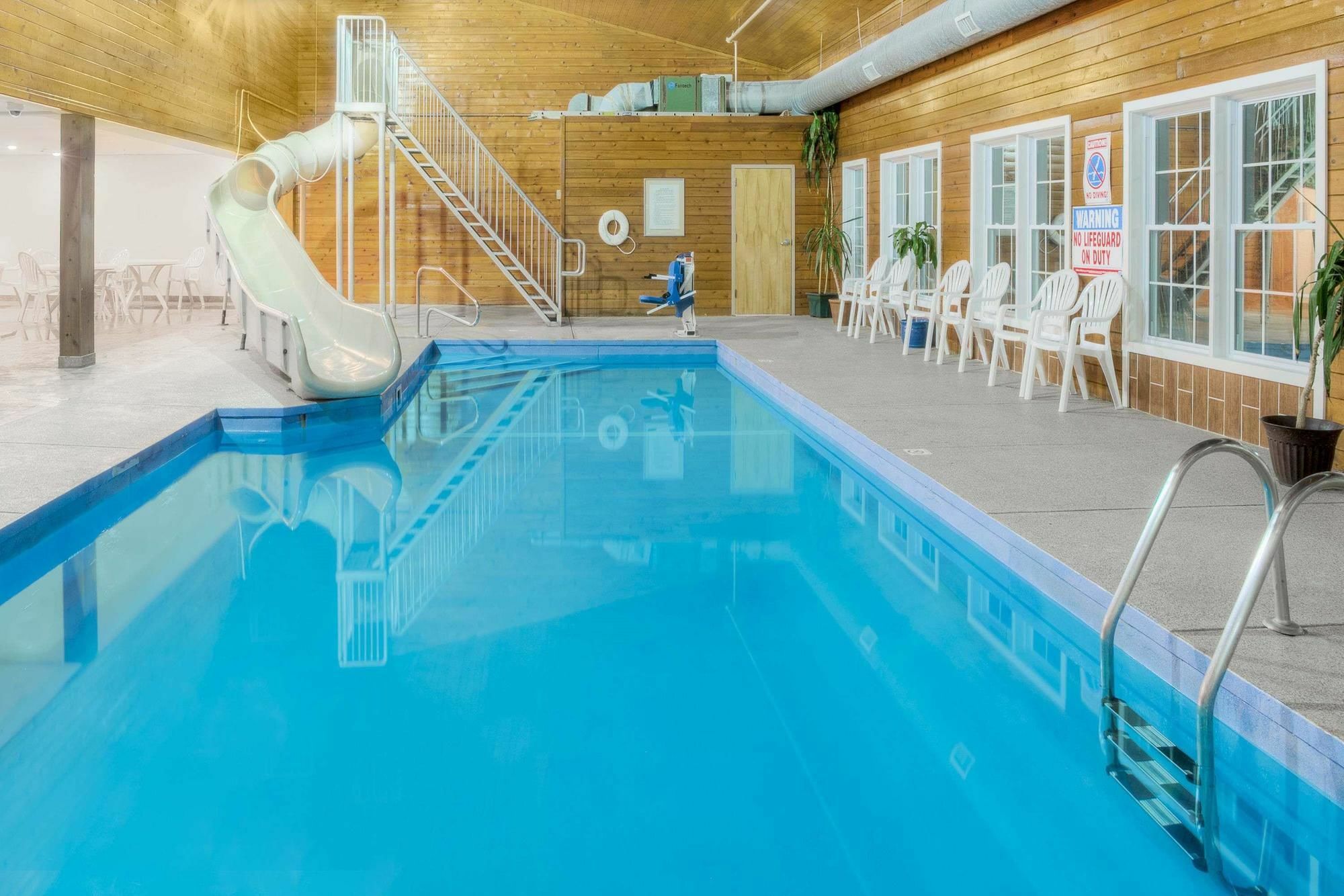 Baymont By Wyndham Essex Burlington Area Hotel Kültér fotó