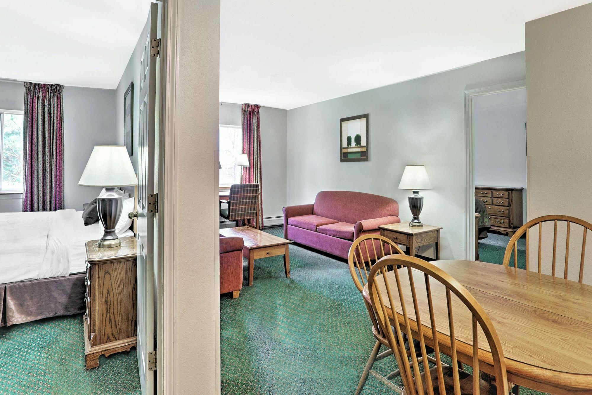 Baymont By Wyndham Essex Burlington Area Hotel Kültér fotó