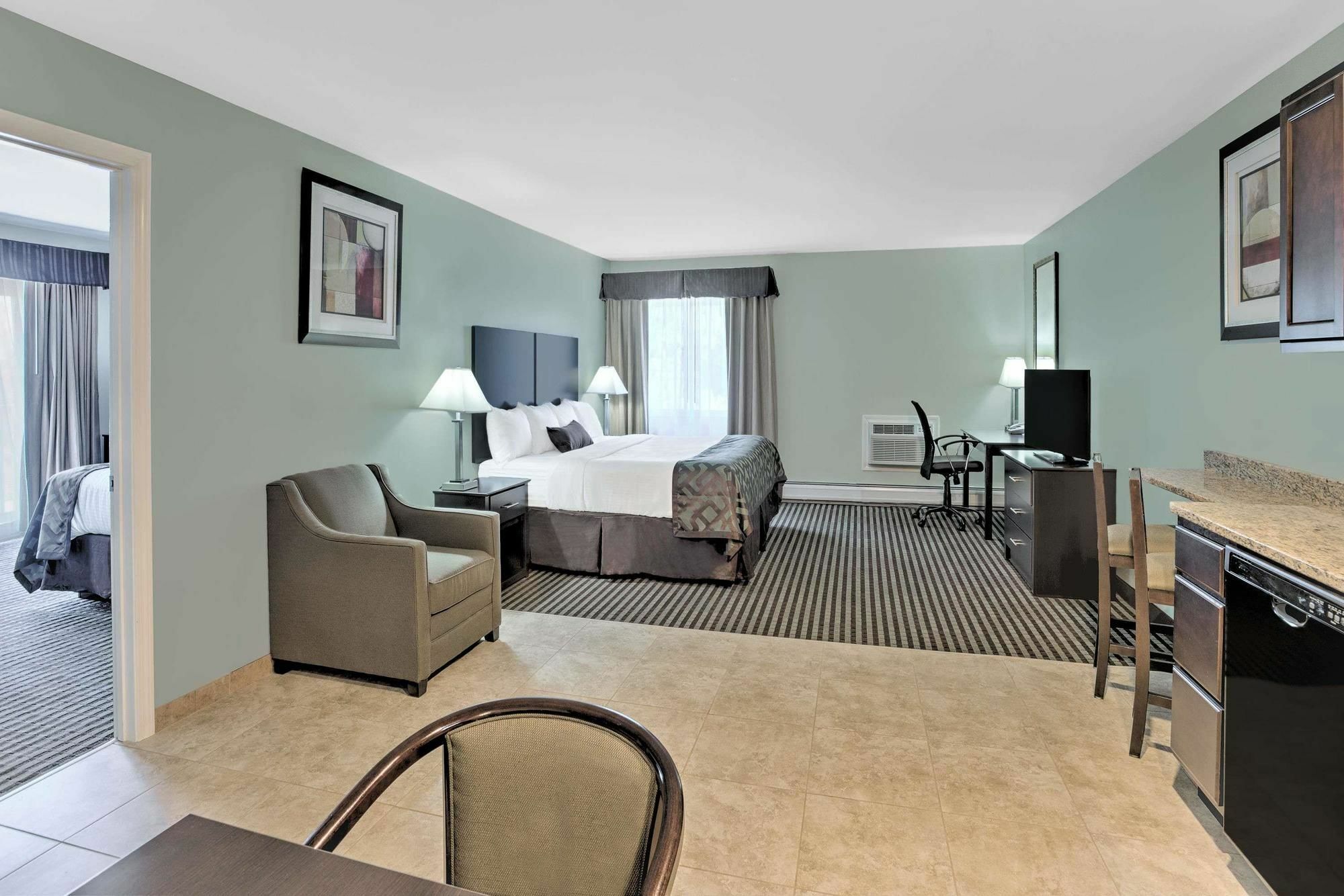 Baymont By Wyndham Essex Burlington Area Hotel Kültér fotó