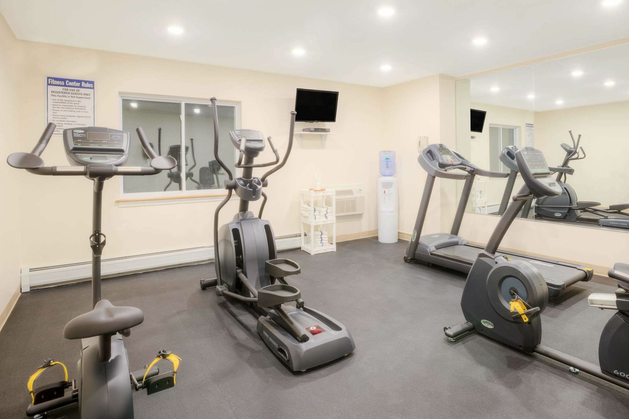 Baymont By Wyndham Essex Burlington Area Hotel Kültér fotó